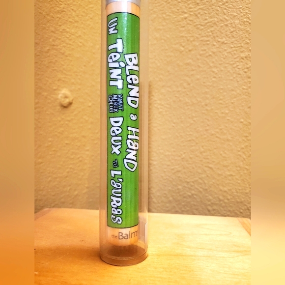 NEW The Balm Blend a Hand Tapered Foundation Makeup Brush - Picture 4 of 8